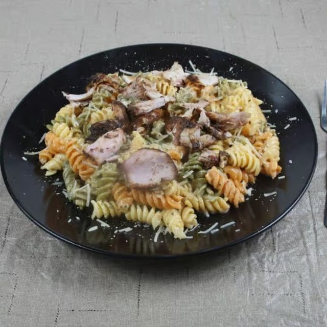 Alfredo Chicken/Shrimp Pasta.
