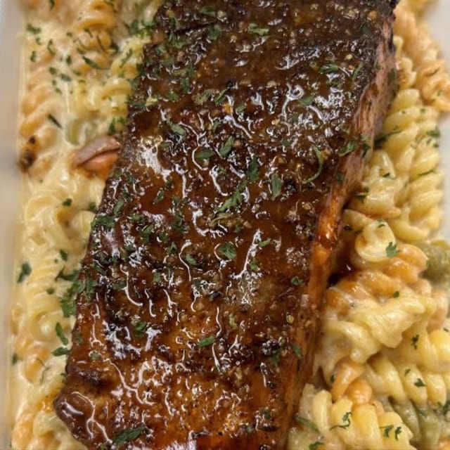 Alfredo Jerk Salmon Pasta.